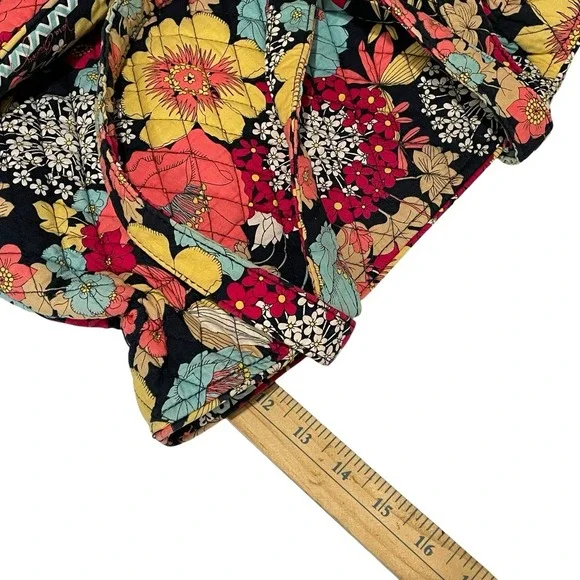 Vera Bradley Happy Snails Large Quilted Tote Bag Cottagecore Travel Retired 2011 - Picture 10 of 10